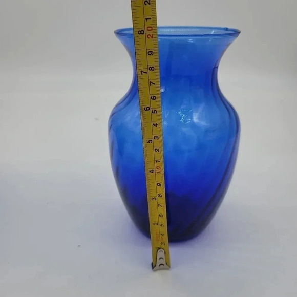 Vintage Cobalt Blue Glass Flower 8" Tall Vase Home Decor R8 - Picture 2 of 8